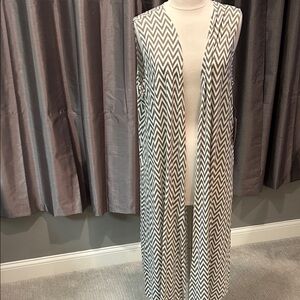 LuLaRoe Chevron Pattern jJoy Duster Length Vest in Brown and White NEW